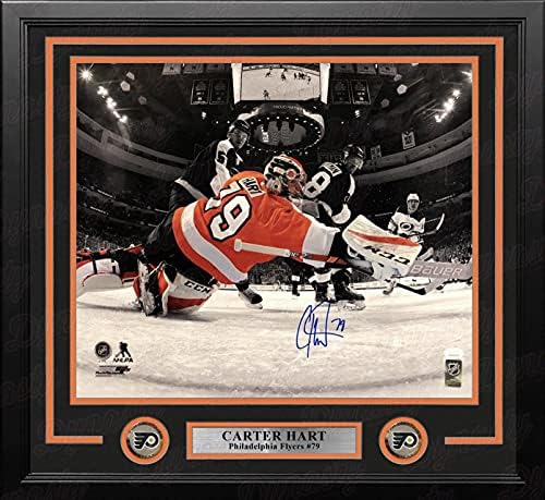 Carter Hart Reflektorfénybe Búvárkodás Mentés Philadelphia Flyers Dedikált 11 x 14 Keretes Jégkorong Fotó - SZÖVETSÉG